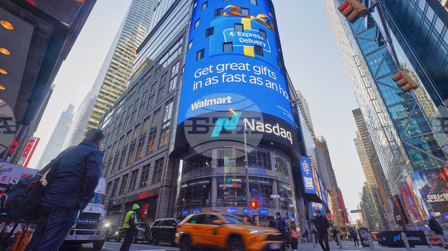 Уолстрийт откри предимно с растеж, но спекулации за ограничения на износа на чипове на „Енвидиа“ за Китай повлякоха надолу технологичния сектор