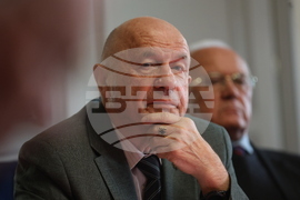 Централен военен клуб - колективните монографии - представяне