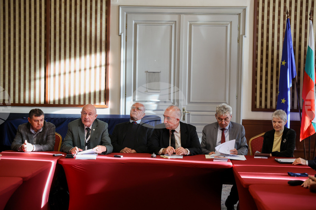 Централен военен клуб - колективни монографии - представяне