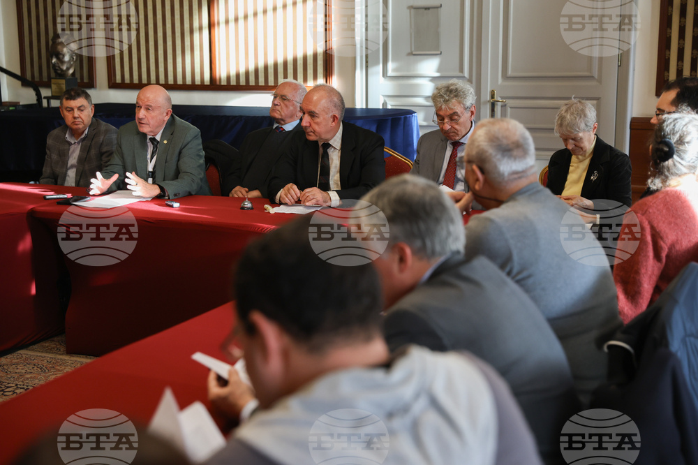 Централен военен клуб - колективните монографии - представяне