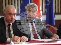 Централен военен клуб - колективните монографии - представяне