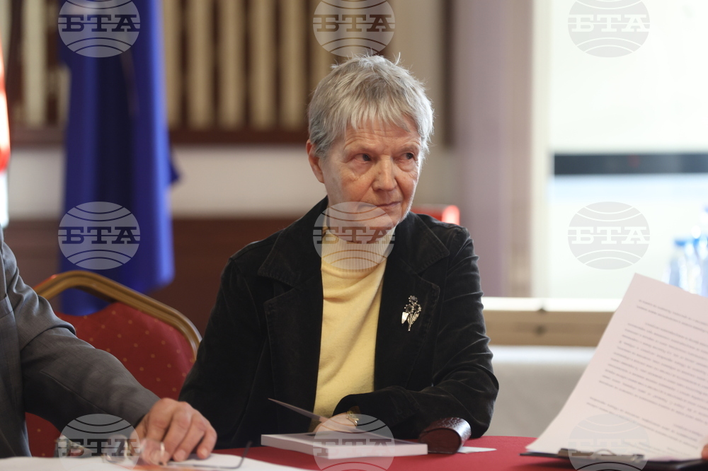 Централен военен клуб - колективните монографии - представяне