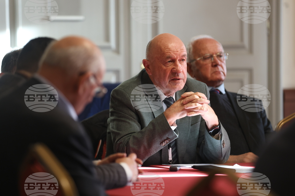 Централен военен клуб - колективните монографии - представяне