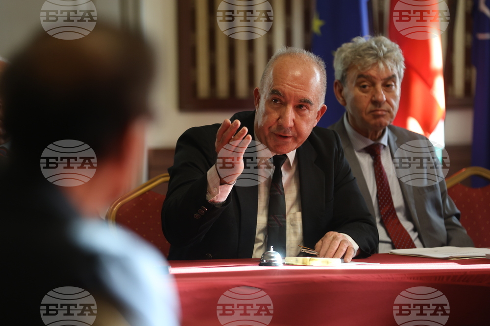 Централен военен клуб - колективните монографии - представяне