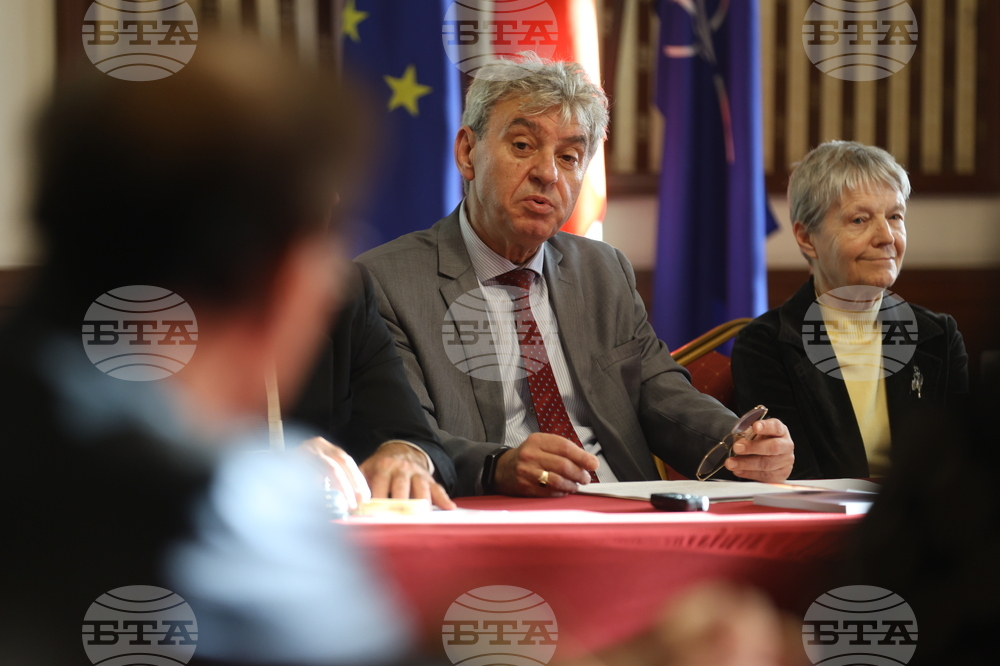 Централен военен клуб - колективните монографии - представяне