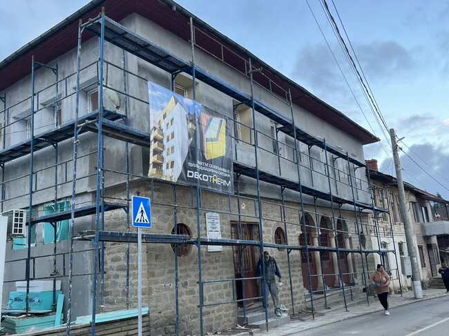 Обновяват сградите на кметства и читалища в шест села в община Котел