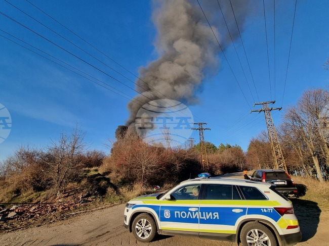 Автомобилни гуми горят в местността Войниковец в Перник, съобщиха от полицията 
