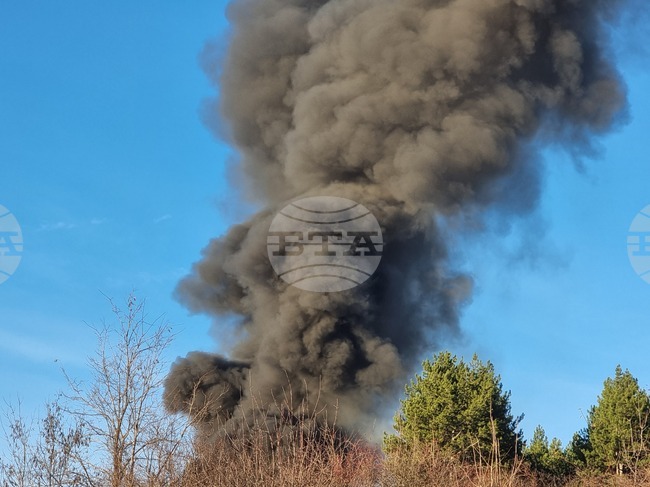 Загинал е един човек, трима са пострадали при пожари през изминалото денонощие