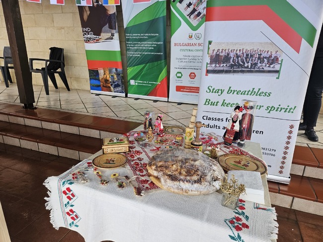 Екипът на училище „Никола Вапцаров“ в Никозия взе участие в коледен базар на кипърско училище