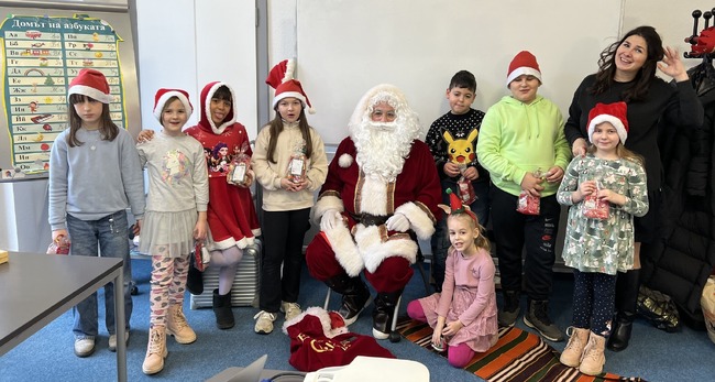 Работилница за сурвачки и посрещане на Дядо Коледа се състояха в Българското неделно училище „Аз Буки Веди” в град Кьолн