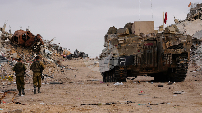 Най-малко 11 палестинци, сред които деца, бяха убити от израелските сили в ивицата Газа, съобщиха местни болници