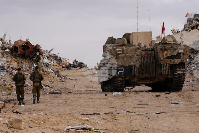 Най-малко 11 палестинци, сред които деца, бяха убити от израелските сили в ивицата Газа, съобщиха местни болници