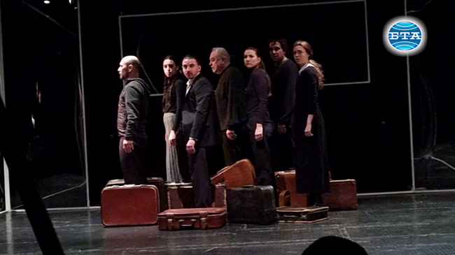 Русенският театър представя премиерно спектакъла "Изчезващи"