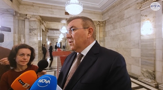 Бюджетът е резултат от постигнат консенсус, средствата от увеличените клинични пътеки ще отидат за възнаграждения, каза Костадин Ангелов от ГЕРБ