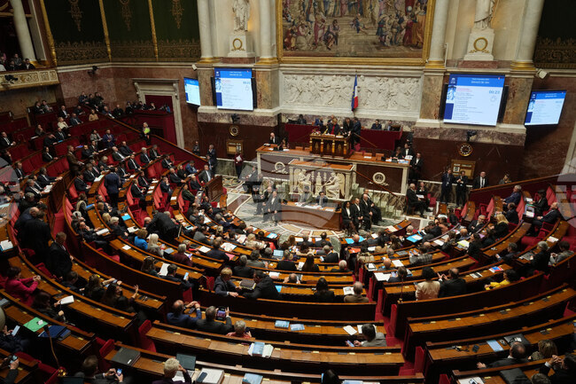 Френският премиер прокарва част от законопроекта за бюджета в Националното събрание без гласуване