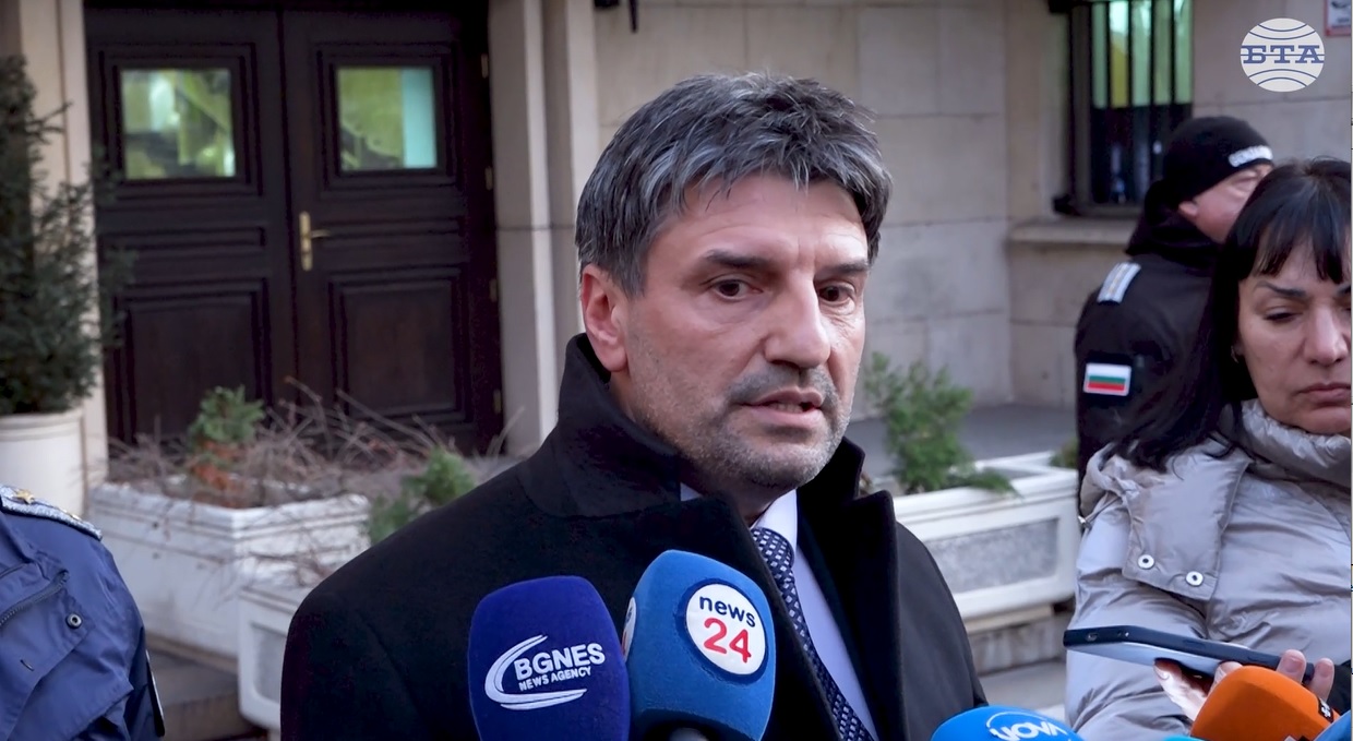 Проверени са десет финансови къщи и са установени 34 криминално проявени служители в тях, каза главен комисар Любомир Николов