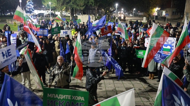 Митингът под надслов "Не на омразата" във Ветово завърши