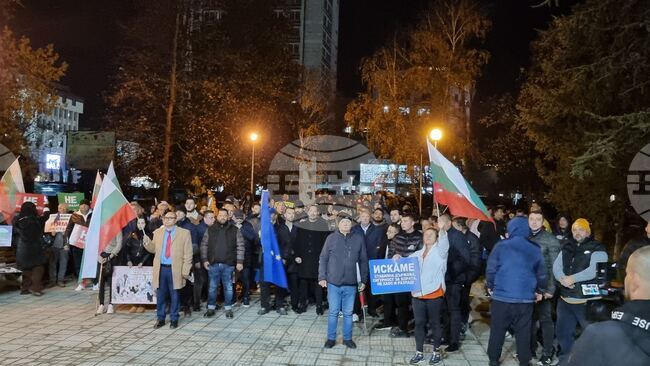 В Асеновград пред Народно читалище „Родолюбие“ се провежда митинг под надслов „Не на омразата!”, иницииран „ДПС – Ново начало“