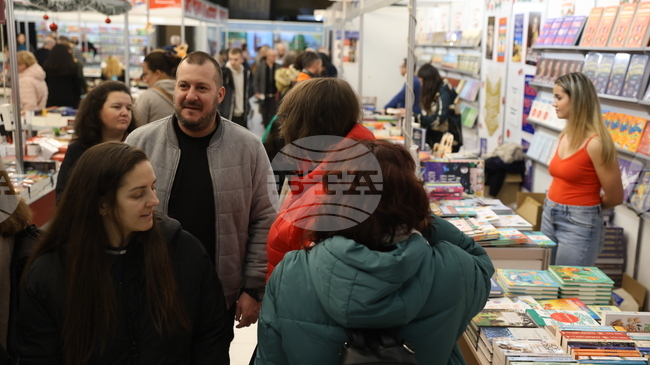 Владко Панайотов, Веси Тодорова и Росен Петров ще се срещнат с читатели днес на Софийския международен панаир на книгата