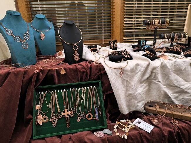 Община Каварна: Румен Генков представи авторска медна бижутерия в изложба