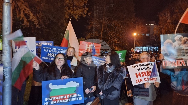 В Асеновград пред Народно читалище „Родолюбие“ се проведе митинг под надслов „Не на омразата”, иницииран от „ДПС – Ново начало“ 