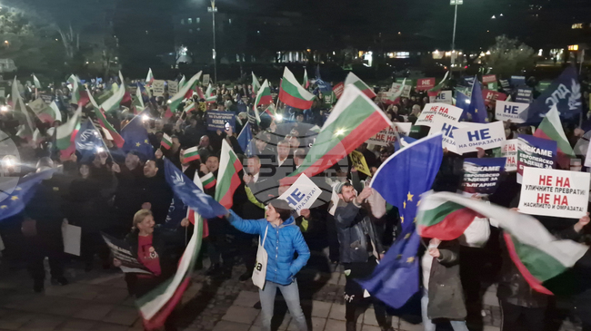 С хора̀ и музика завърши митингът на „ДПС – Ново начало“ в Разград