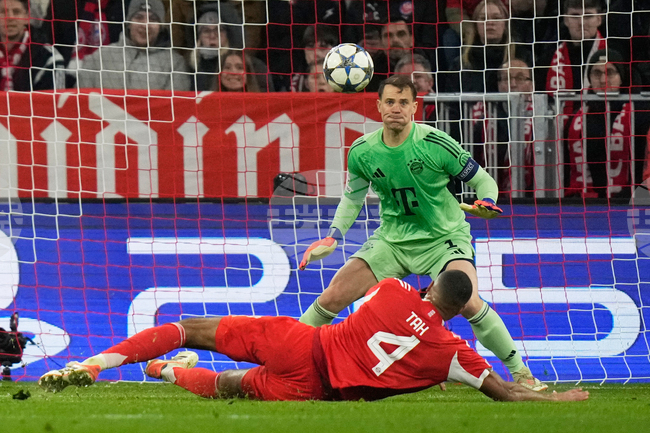 Нойер се завръща в игра за Байерн, Кимих остава извън строя