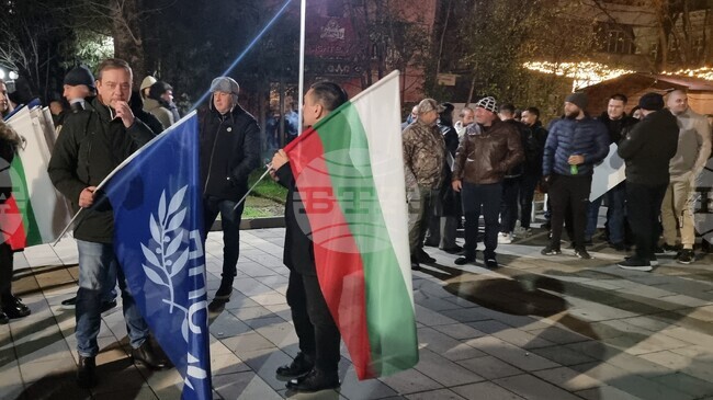 Симпатизанти на „ДПС – Ново начало“ от Варненска област се събраха на митинг в Провадия