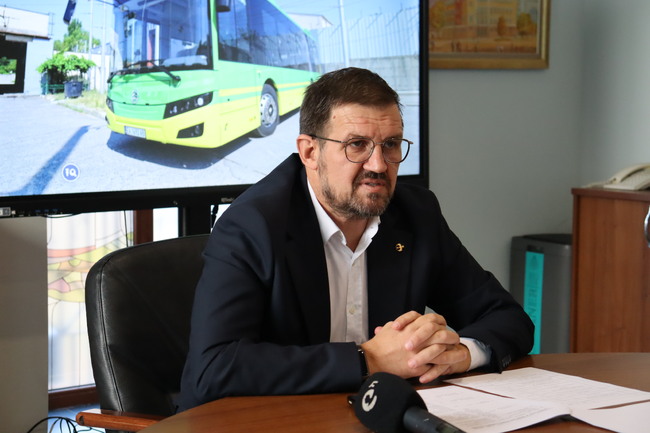 Месечна карта за градския транспорт от едно евро за пенсионери и безплатно пътуване за всички учащи ще бъде предложено в Хасково през новата година