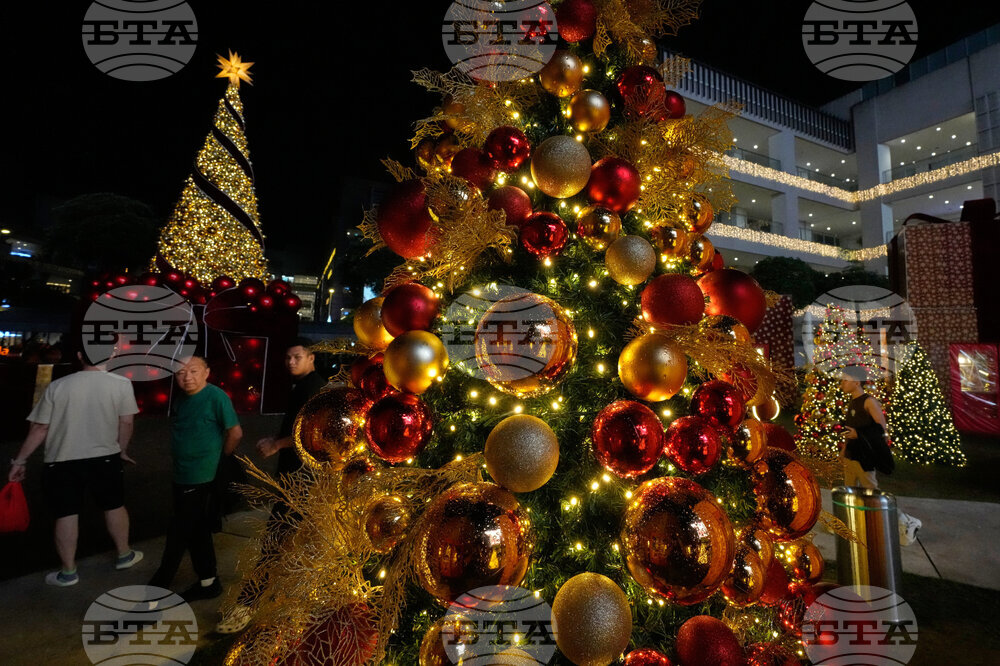 CORRECTION Philippines Holiday Lights