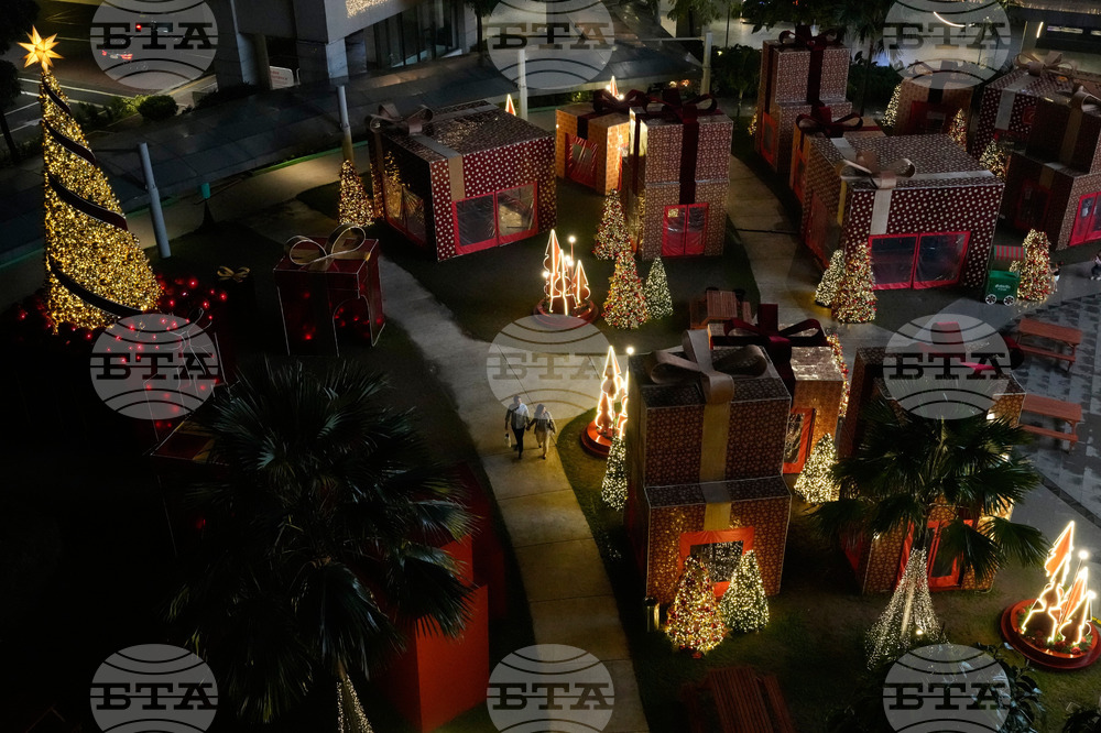 CORRECTION Philippines Holiday Lights