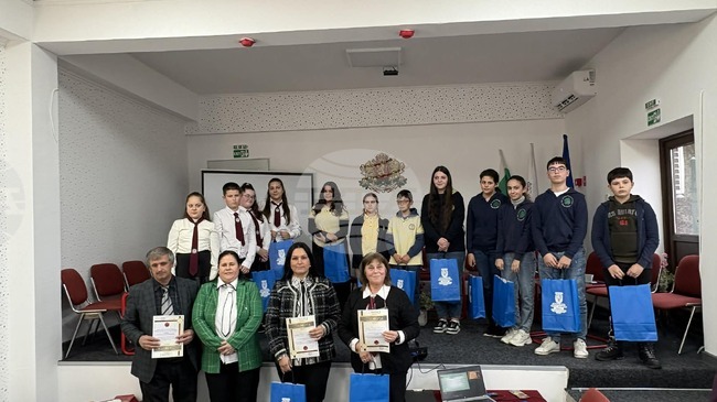 В Опака ученици показаха знания във викторина на тема „Втората световна война – 80 години по-късно“ 