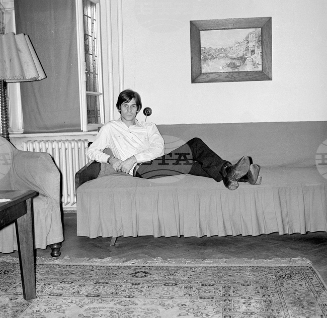 Петър Гюзелев - музикант и композитор