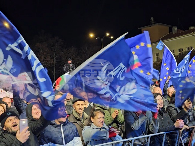 От „ДПС - Ново начало“ се събраха на митинги в страната под мотото „НЕ на омразата!”