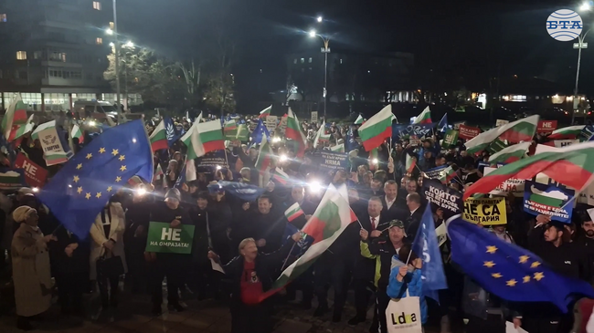 С хора̀ и музика завърши митингът на „ДПС – Ново начало“ в Разград