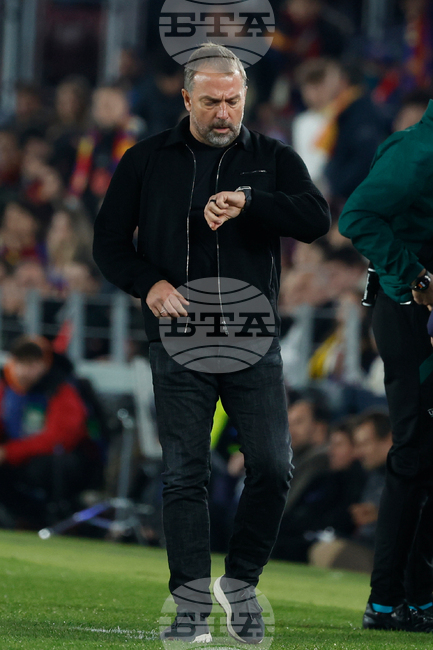 Въпреки преднината от 4 точки на върха в Примера, за Барселона предстои дълъг път, смята старши треньорът Ханзи Флик