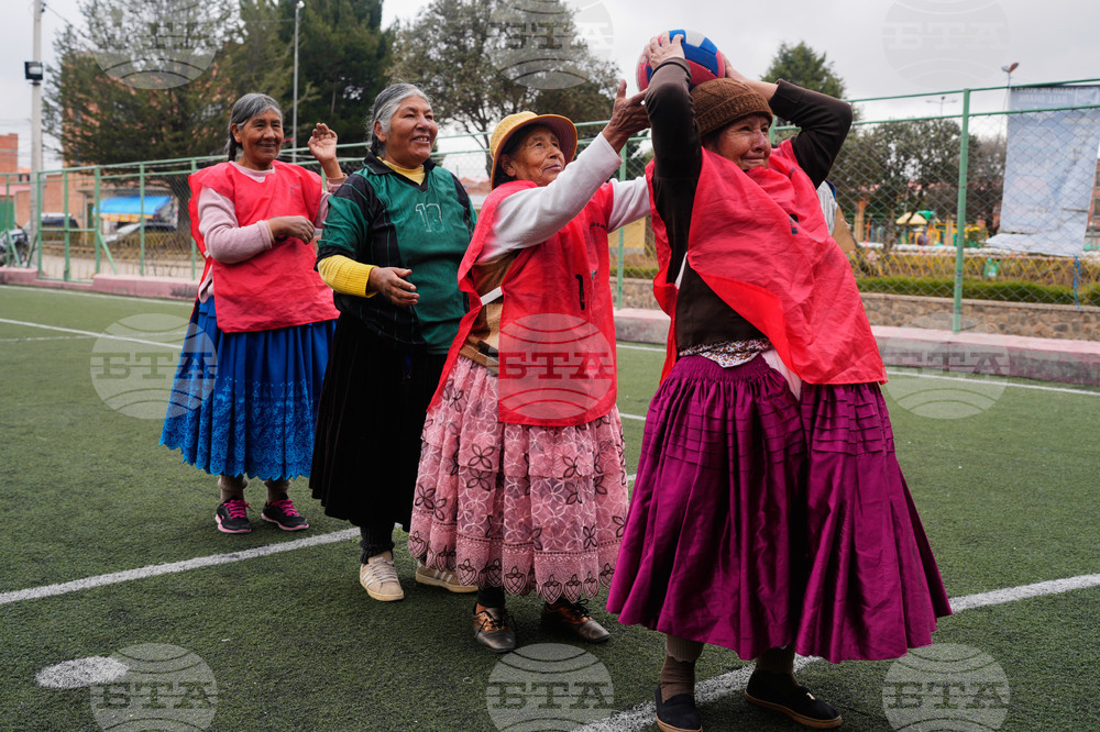 Bolivia Grandmothers Handball