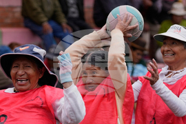 Bolivia Grandmothers Handball