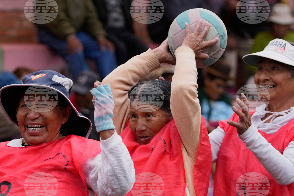 Bolivia Grandmothers Handball