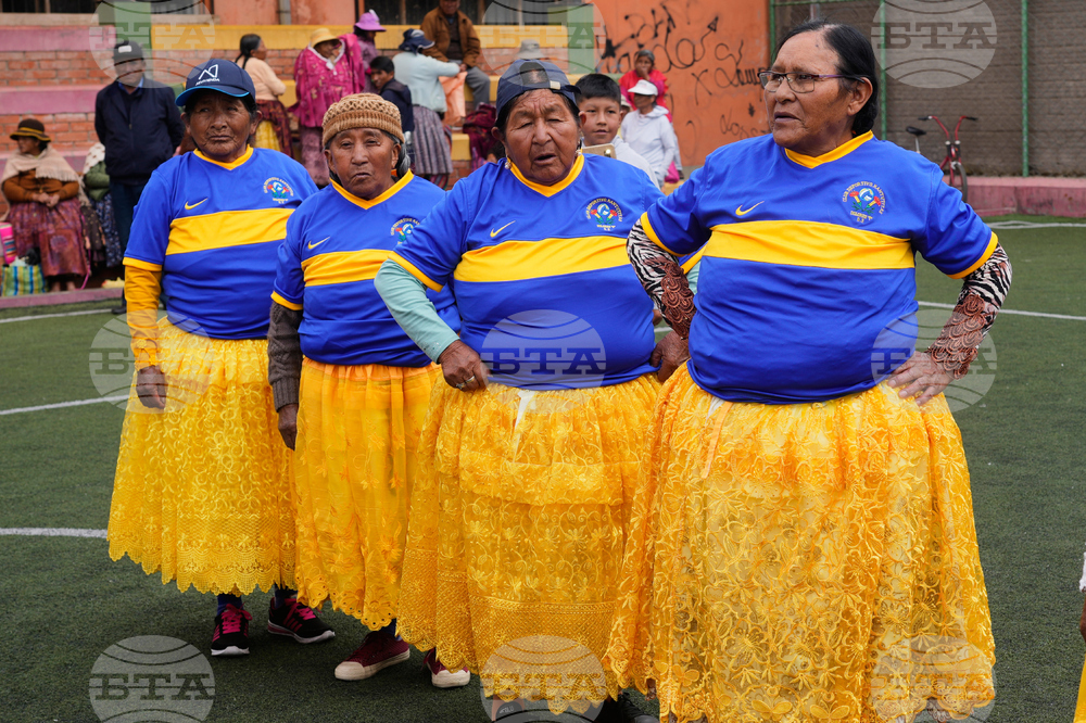 Bolivia Grandmothers Handball