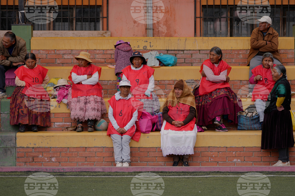 Bolivia Grandmothers Handball