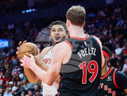 Knicks Raptors Basketball