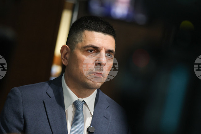 Всичко извън 121 депутати е компромиси и сглобки, а не искаме да правим такива, заяви Ивайло Мирчев 