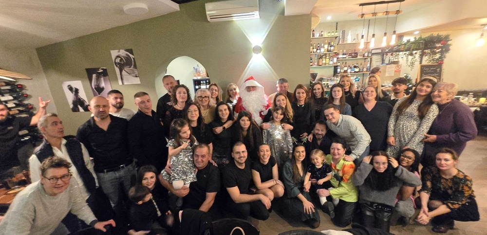 Асоциацията на българите от Жиронд, Франция, организира коледно фолклорно парти 