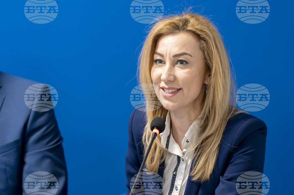 Национален пресклуб на БТА Добрич - КП „Продължаваме промяната – Демократична България“ - пресконференция - Снимка: Александра Антонова