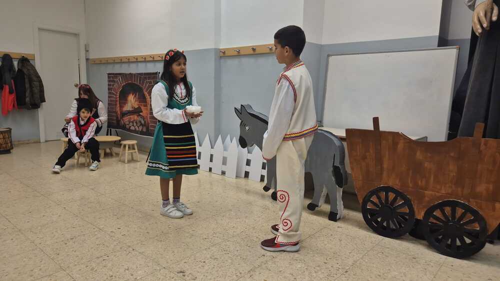 Премиера на ученическия спектакъл „Приказки край огнището“ се състоя на 7 декември в Реус, Испания