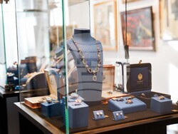 Фаберже, диаманти и имперски шедьоври са част от над 130 ценни предмета са част от коледния търг на Artmark Bulgaria „Декоративно изкуство и бижута“. Снимка: Artmark Bulgaria