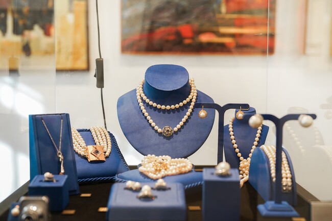 Изложба от 130 ценни предмета поставя акцент върху европейското и руското декоративно изкуство от края на XIX век до наши дни