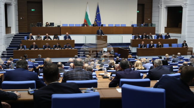 MPs Debate No-confidence Motion against Zhelyazkov Cabinet