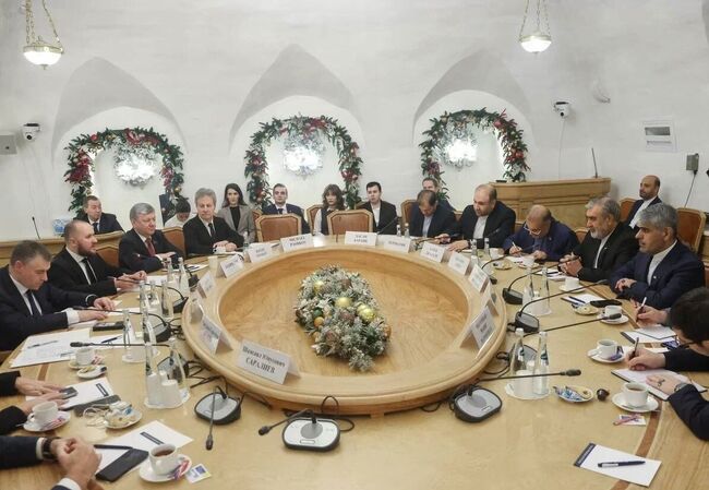 ИРНА: Ирански и руски депутати обсъдиха двустранното сътрудничество на фона на натиск от Запада